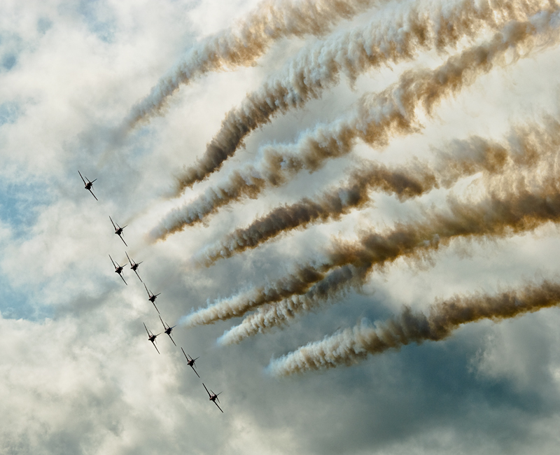 201_Fairford RIAT_Red Arrows na British Aerospace Hawk T1.jpg